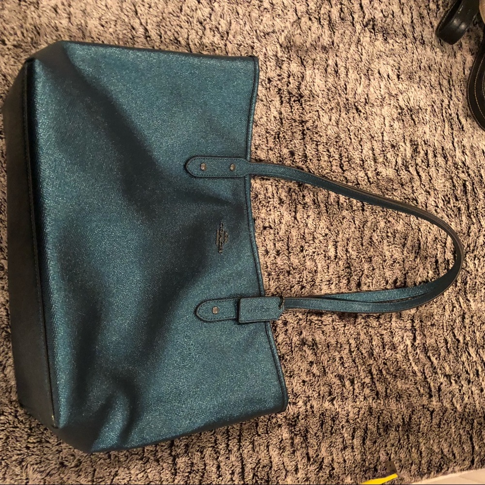 Coach Tote with zipper large